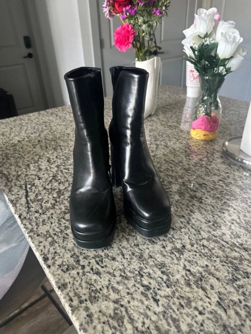 Platform heels black boot